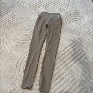 CSB almond scrunch leggings - small